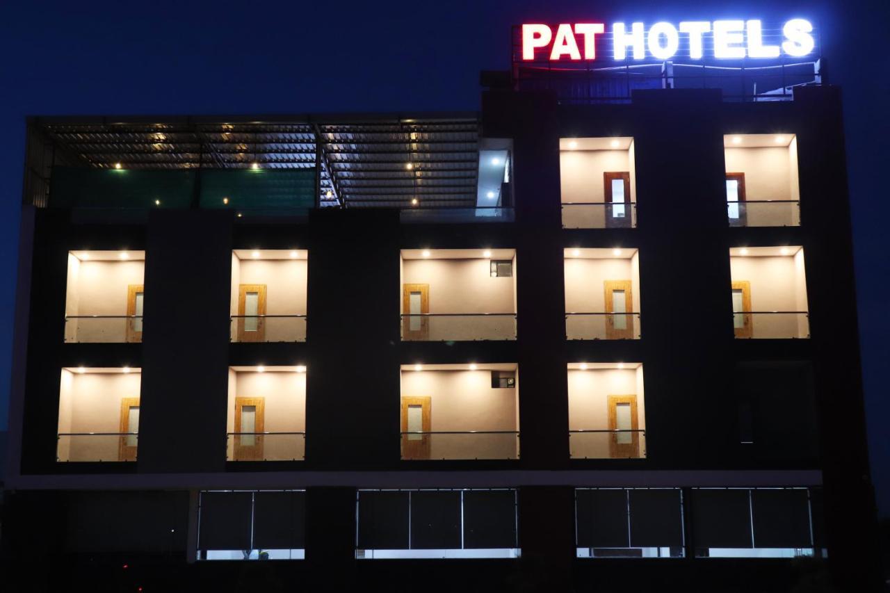 Pat Hotels Indore Extérieur photo