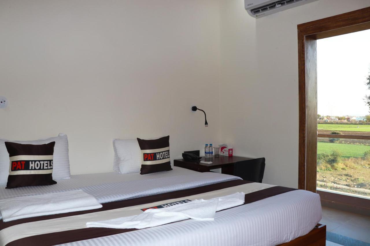 Pat Hotels Indore Extérieur photo