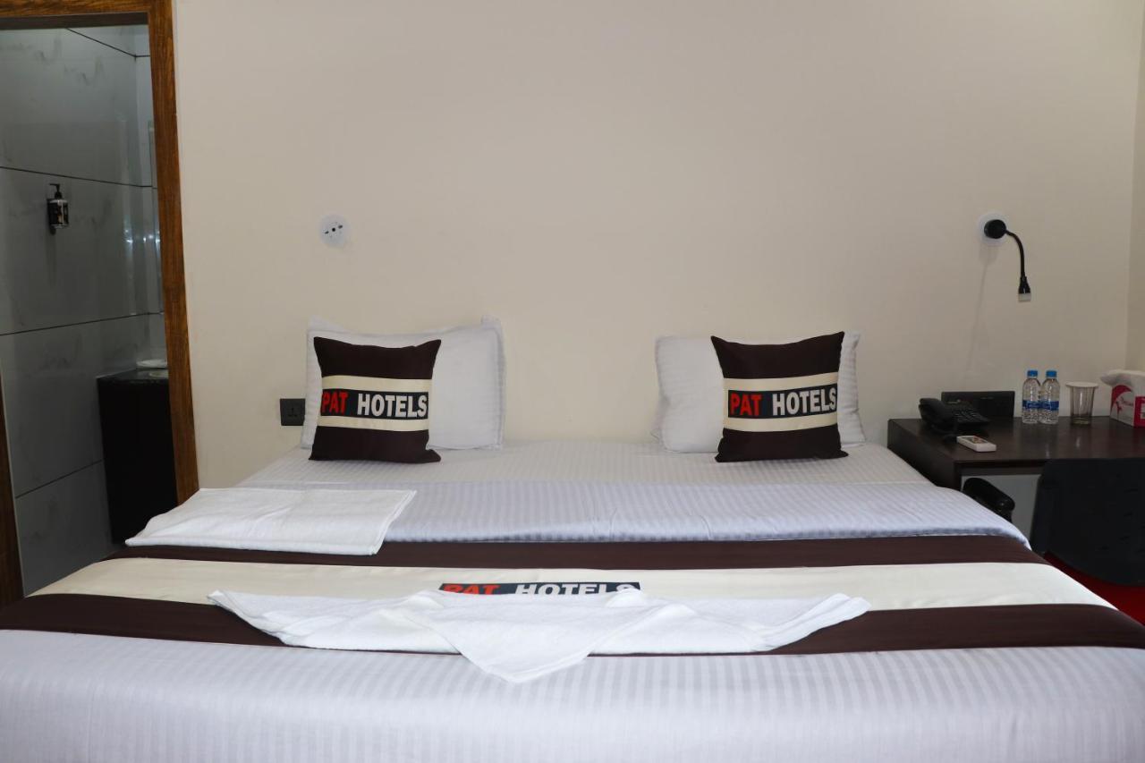 Pat Hotels Indore Extérieur photo