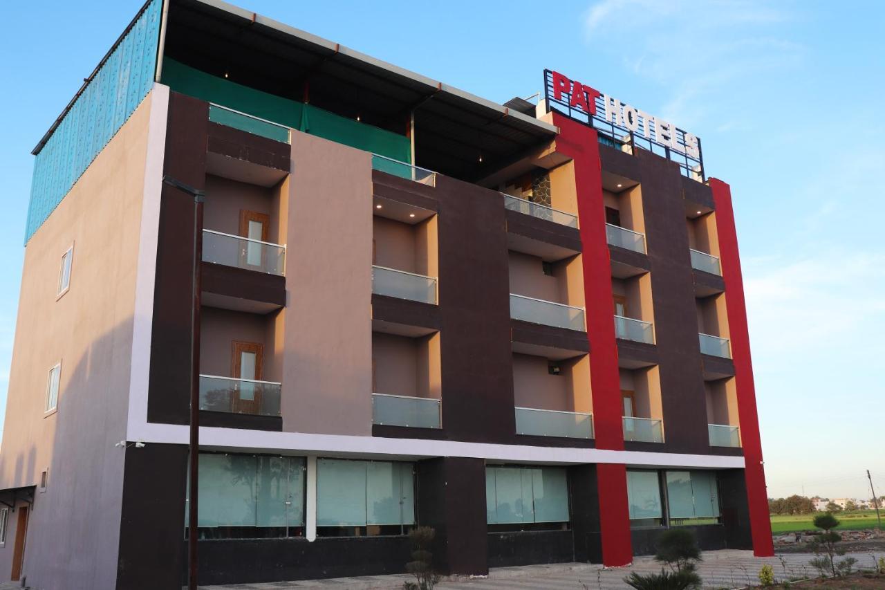 Pat Hotels Indore Extérieur photo