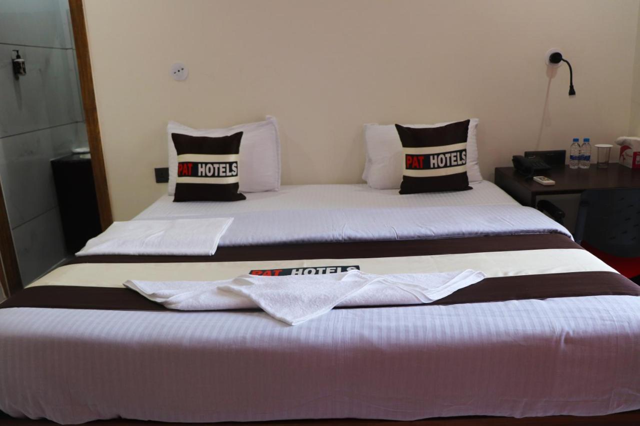 Pat Hotels Indore Extérieur photo
