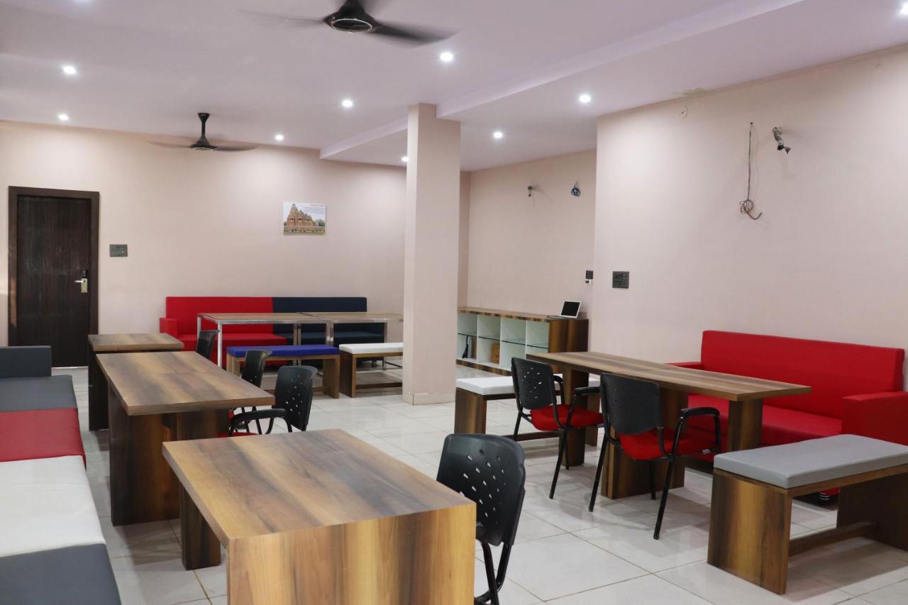 Pat Hotels Indore Extérieur photo