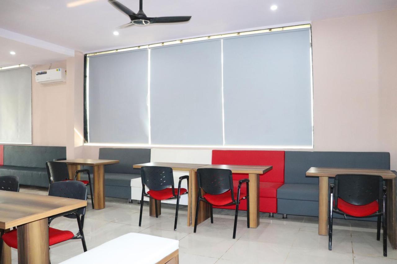 Pat Hotels Indore Extérieur photo