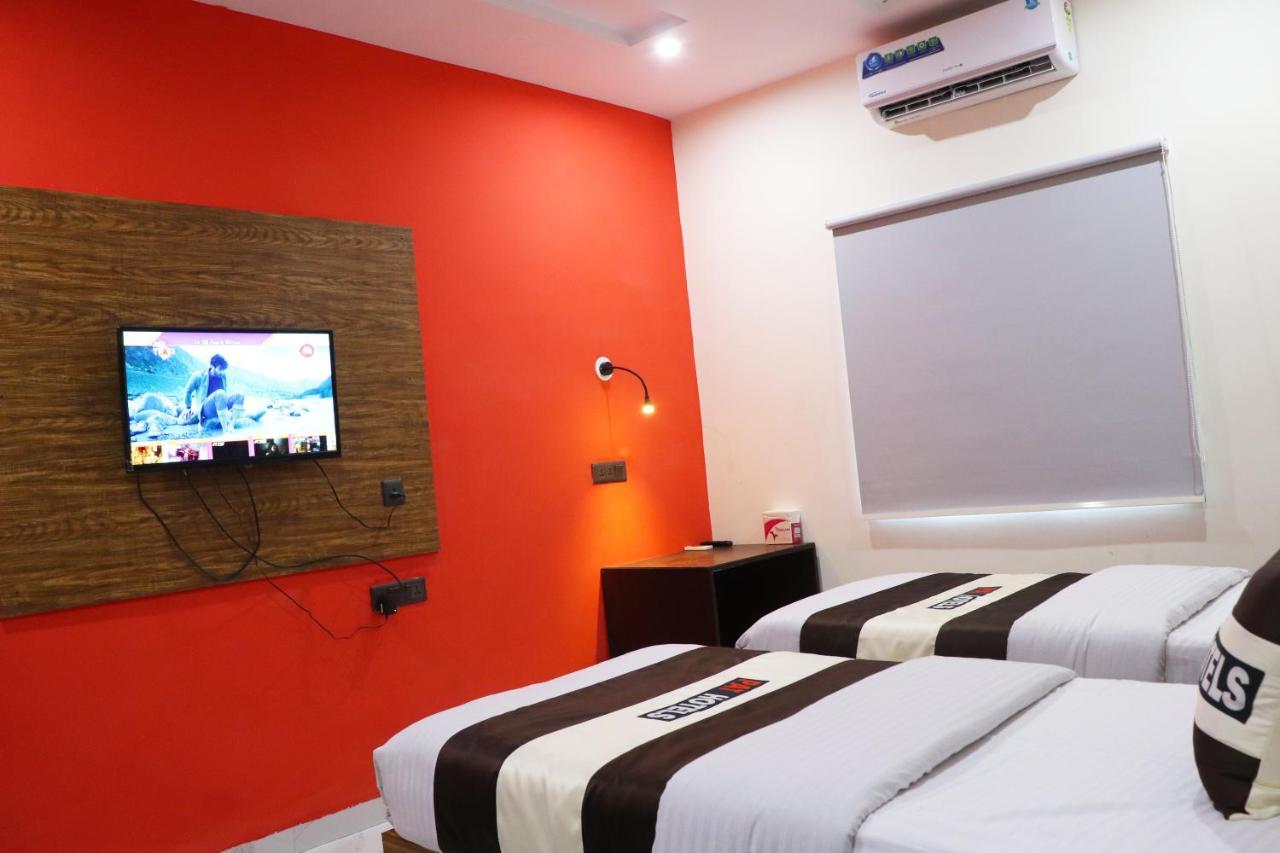 Pat Hotels Indore Extérieur photo
