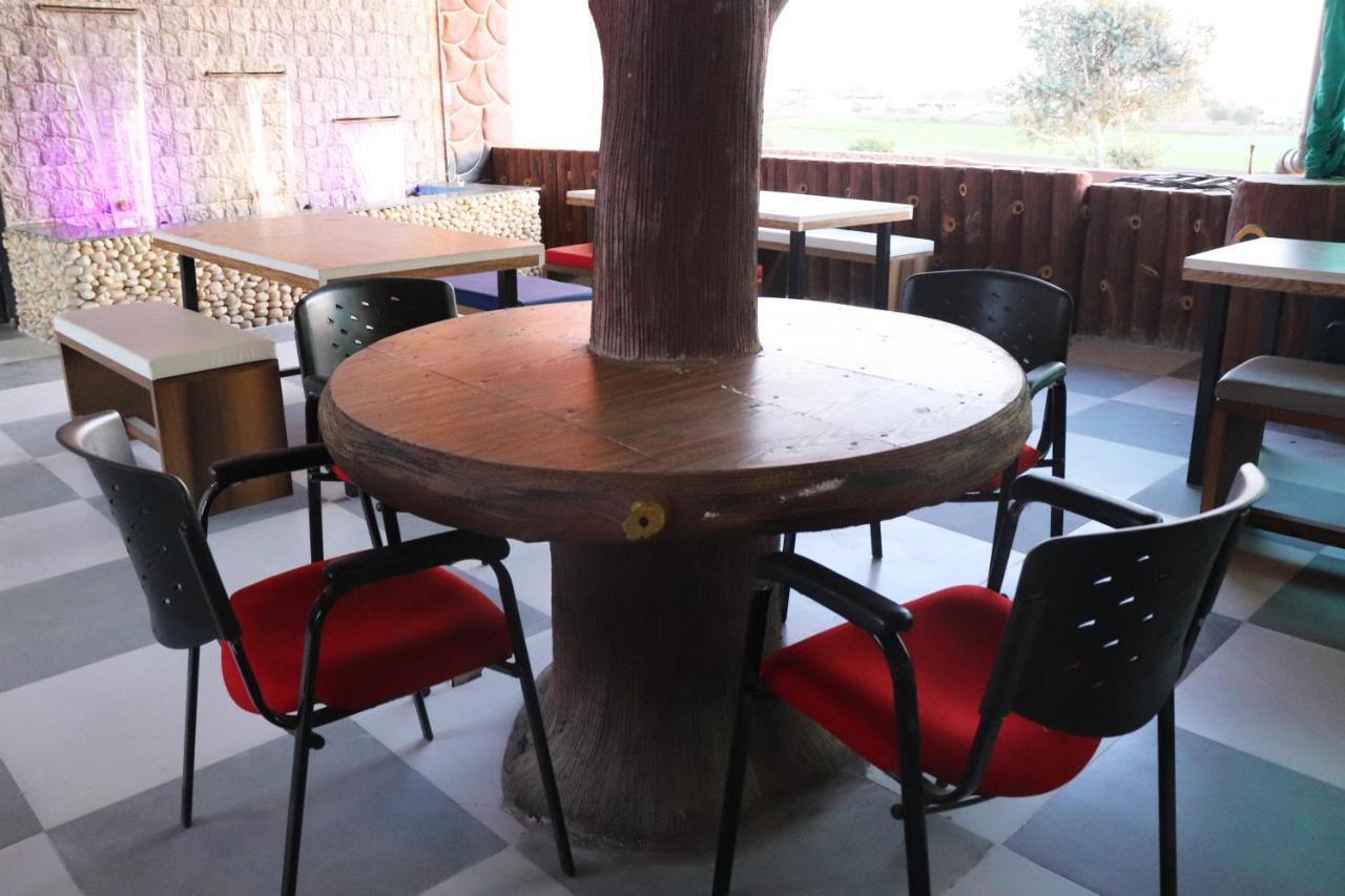 Pat Hotels Indore Extérieur photo