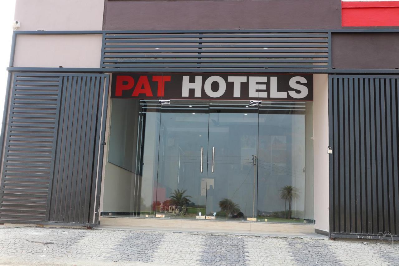 Pat Hotels Indore Extérieur photo