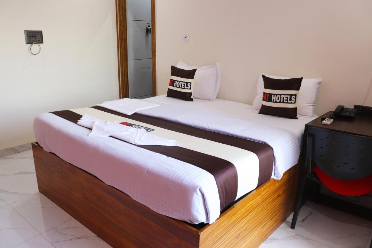Pat Hotels Indore Extérieur photo