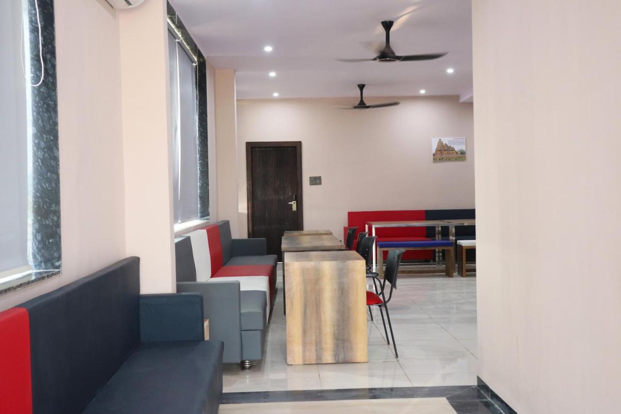 Pat Hotels Indore Extérieur photo