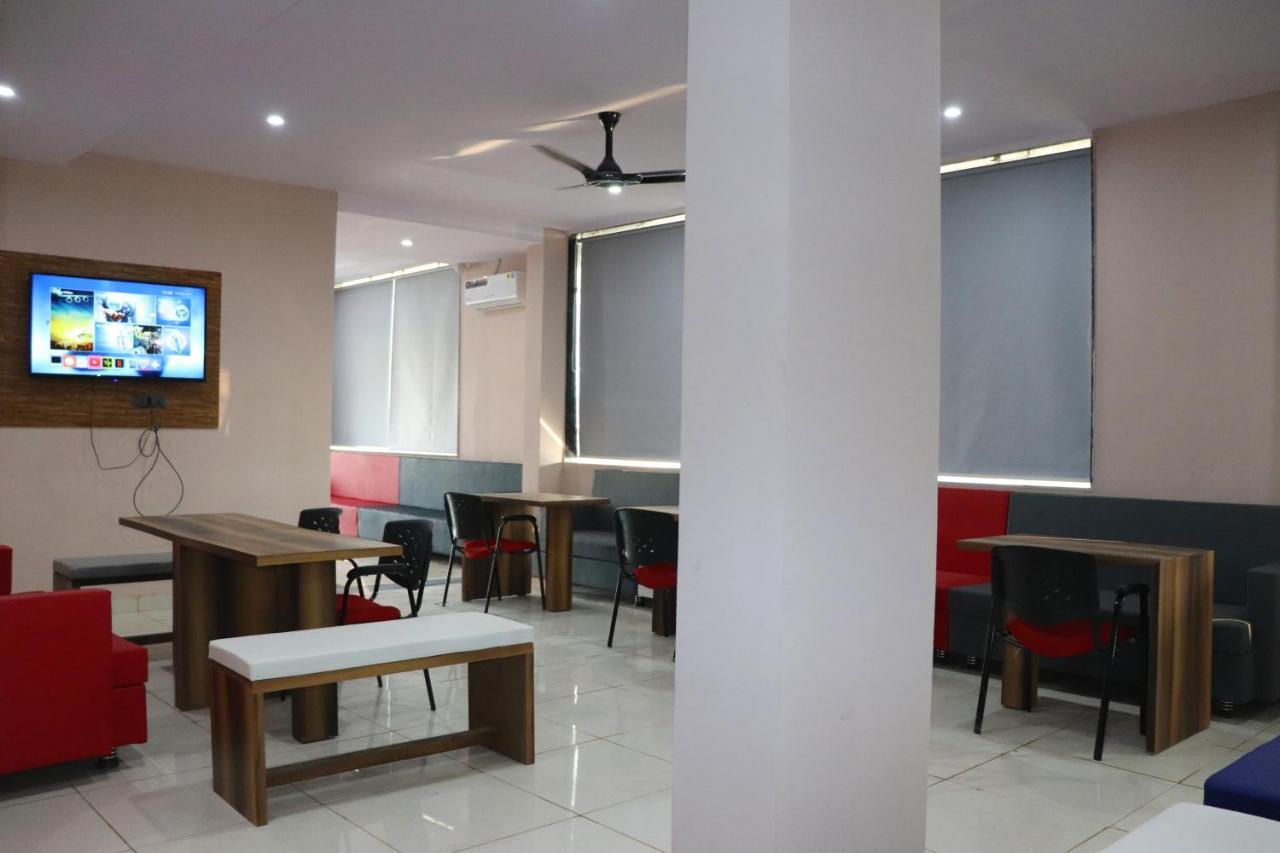 Pat Hotels Indore Extérieur photo
