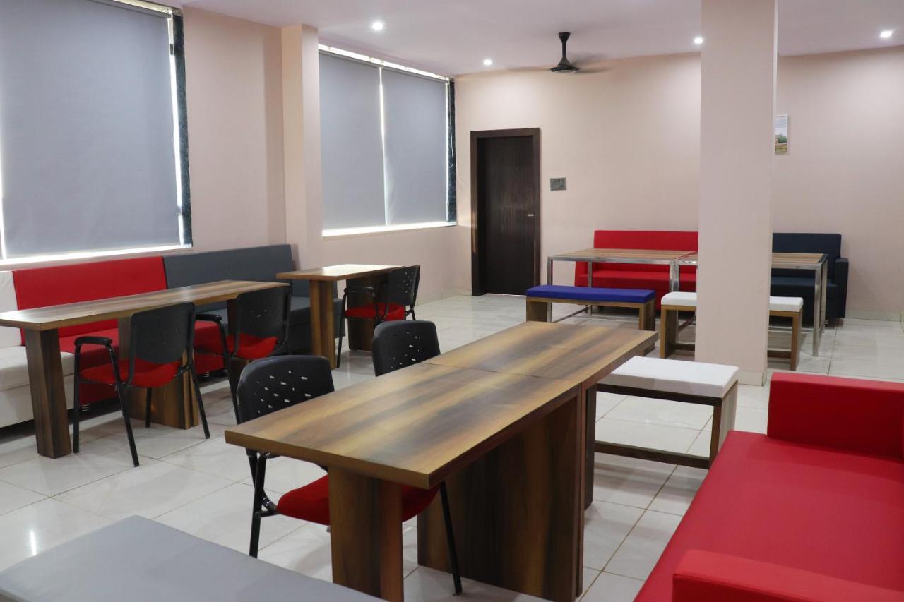 Pat Hotels Indore Extérieur photo