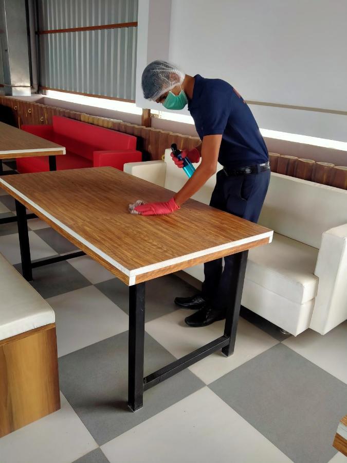 Pat Hotels Indore Extérieur photo