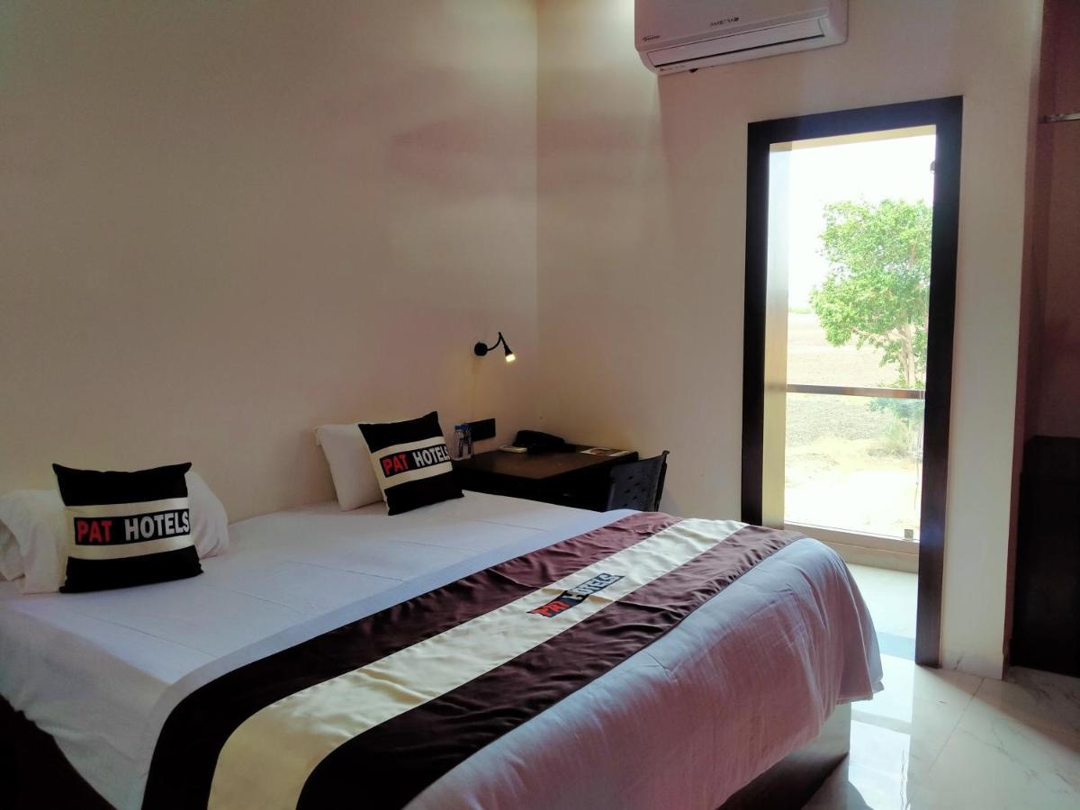 Pat Hotels Indore Extérieur photo